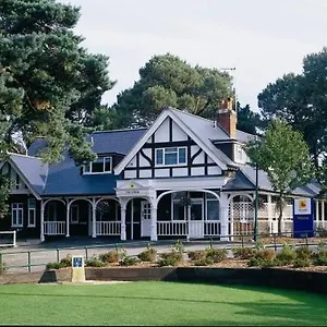 https://the-lodge-at-meyrick-park-guest-house.tophotelsbath.com